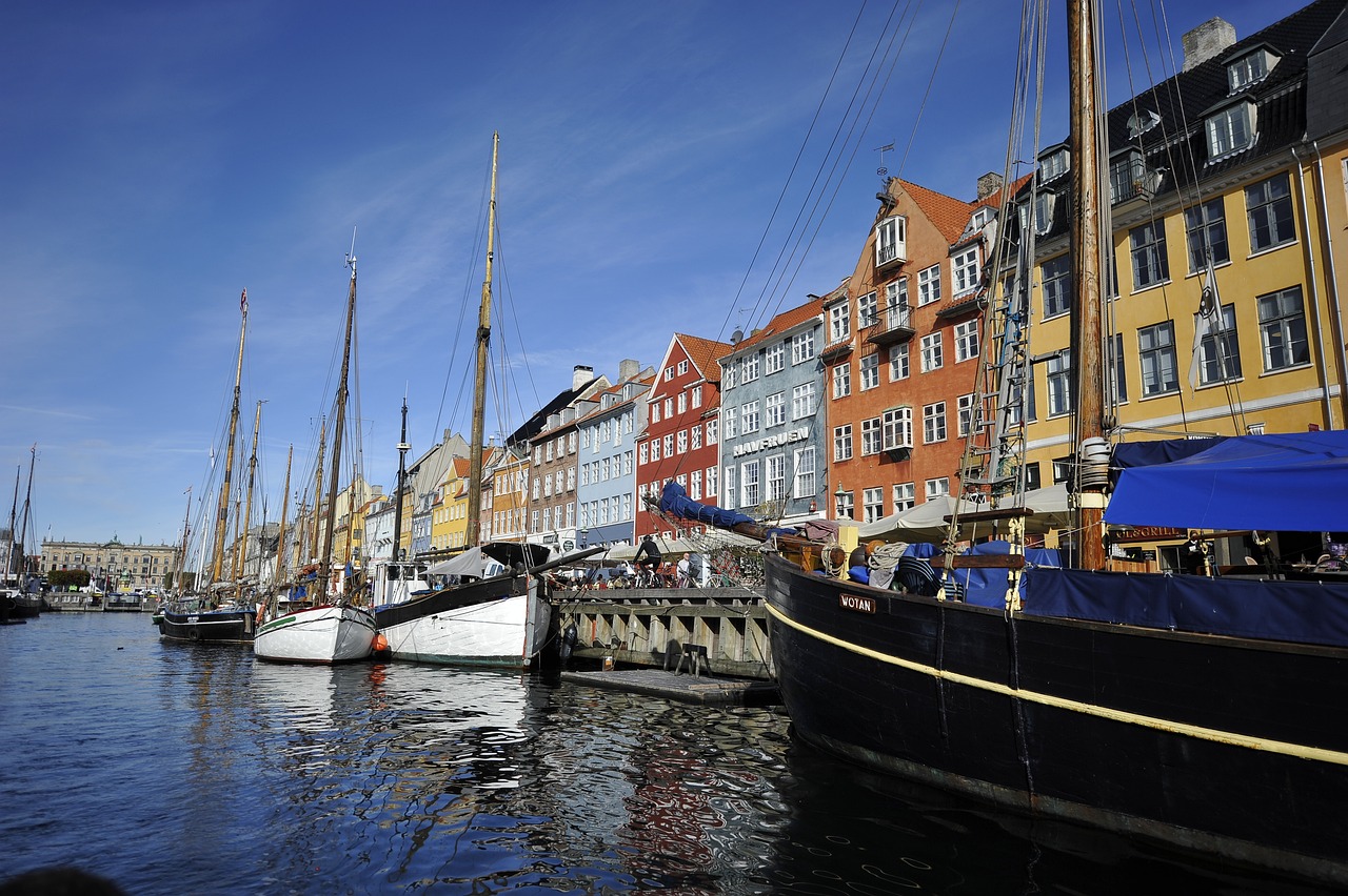 Fra simpelt til strålende: Hvordan halskæder forvandler dit look